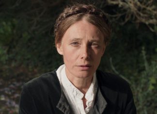 “Un couple”: il monologo di una donna su gioie e dolori della vita col marito