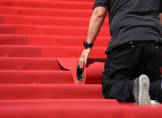 Cartoline da Cannes 2023: il cielo è giallo-azzurro sopra la Croisette